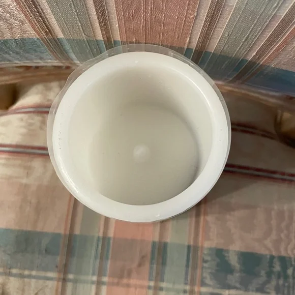 White Candle with Skull Design - Picture 2 of 3